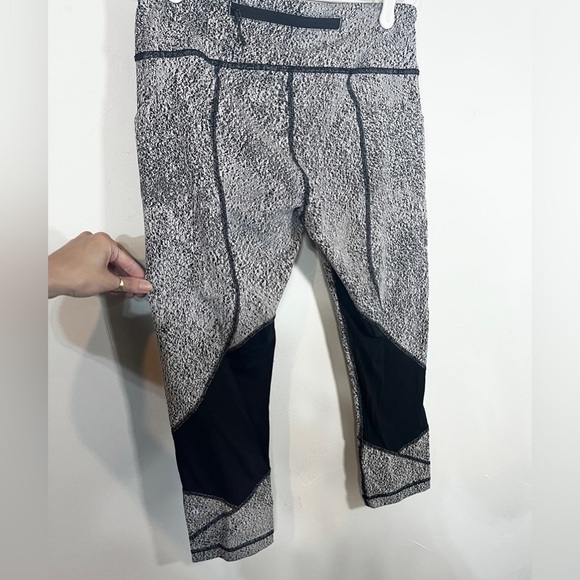 Lululemon Pace Rival Black Gray White Speckled Crop Leggings Size 8 - Picture 2 of 5